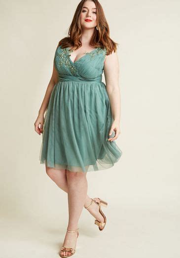 Flowing Summer Cocktail Dress That Looks Gorgeous On Curvy Women Or Women With Large Busts Love