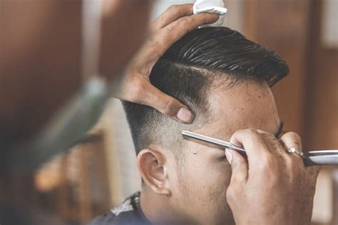 12 Gaya Potong Rambut Pendek Pria Yang Lagi Hits Di 2018 Bukareview