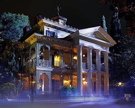 Haunted Mansion In New Orleans Square Disneylands 999 Happy Haunts