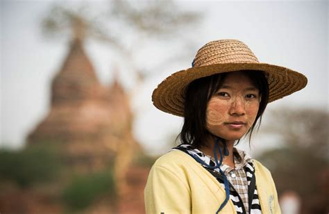 【女子旅】神秘の国ミャンマーの美しい伝統衣装とフェイスペイント「タナカ」ってなに！？新世界遺産「バガン」で大注目のミャンマーで絶対に外せない女子向けポイントをご紹介します。 ミャンマーの
