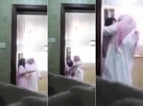 Pics बव न लगय खफय कमर त कम वल क सथ मल पत Saudi Husband Is Caught Groping