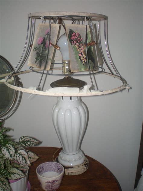 Repurpose An Old Lamp Shade Reciclagem