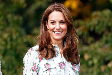 Kate middleton and prince william have reached a major social media milestone. Royal Experts Are Convinced Kate Middleton Is Expecting ...