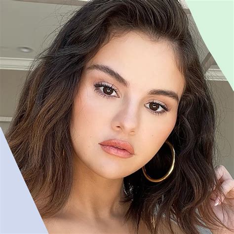 Selena Gomez Just Debuted Major Hair Extensions And Blunt Bangs—watch The Video Glamour