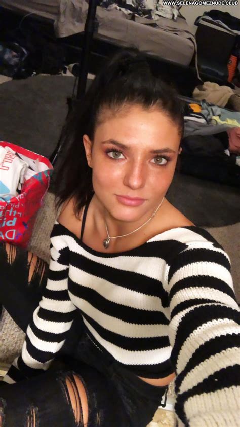 Jade Chynoweth Celebrity Babe Beautiful Posing Hot Sexy Famous And