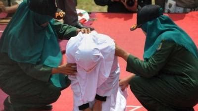 Woman In Indonesia Caned Under Sharia Law For Having Sex Before Marriage