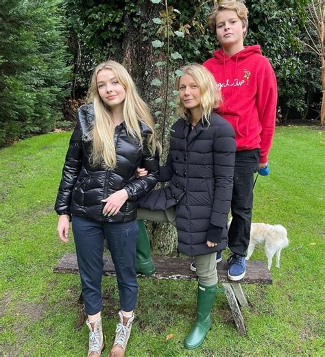 Gwyneth paltrow admitted that her and chris martin's daughter apple is embarrassed by gwyneth paltrow isn't a regular mom, she's a cool mom—well, according to everyone but her daughter apple. Gwyneth Paltrow reveals secret Covid battle which left her with 'fatigue and brain fog' - Irish ...