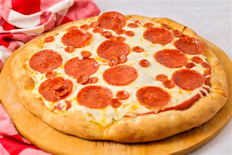 The Best Pepperoni Pizza Recipe Lil Luna