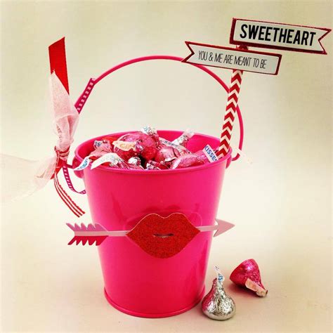 Valentine's day gift ideas cosmopolitan. DIY Valentine's Day Bucket Gift Idea
