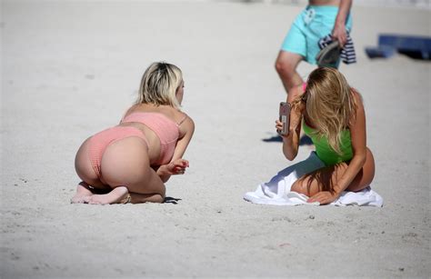 Caroline Vreeland Flashing Her Amazing Boobs On The Beach Thefappening Link