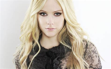 Avril Lavigne Avril Lavigne Wallpaper 31810198 Fanpop