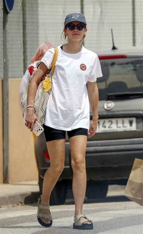 Emma Watson In A White Tee Was Seen Out In Ibiza Celeb Donut