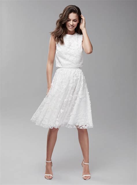 Unnachahmlich, leichte und komfortable brautkleider begeistern in femininen silhouetten. Get 25+ Kleid Fuer Den Standesamt