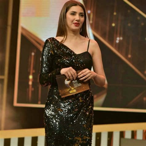 Dikhawa Fashion Mahira Khan Beautiful Pictures From Pisa Awards In