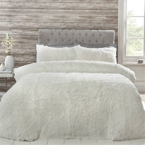 Bandm Is Now Selling The Cosiest Faux Fur Bedding And Its Perfect For