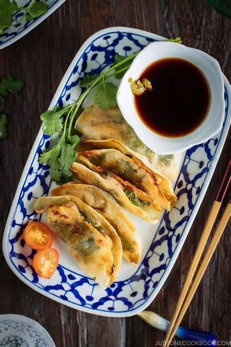 Deep fried chicken requires a fat that has a high smoking point, meaning it tolerates high heat well. Pan-fried Chicken Gyoza - a quick and easy version ...