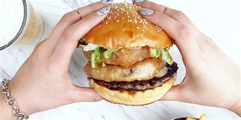 13 Mouthwatering Burgers In Regina You Need To Get Your Hands On Narcity
