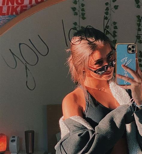 Emilypaulichi Instagram Girl Photo Poses Mirror Selfie Poses Insta Photo Ideas