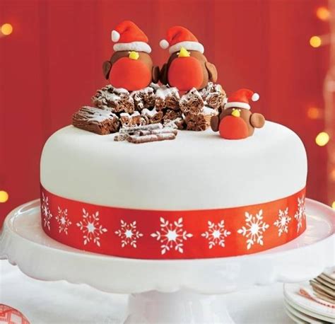 The ice cream 'accident' is a. Xmas Square Cake Fondant Ideas : Holly Leaf Cake ...