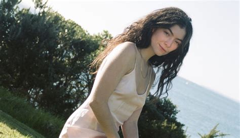 Lorde Zaprasza Nad Ocean I Kończy Erę „solar Power” Popkulturowcy