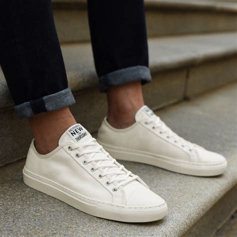 Men's off-white low top sneaker