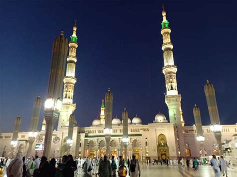 A city of western saudi arabia north of mecca. 5 Tempat di Madinah yang Harus Dikunjungi Jamaah Haji ...