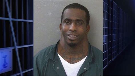 Social Media Users Mock Drug Suspect With Abnormally Large Neck Black