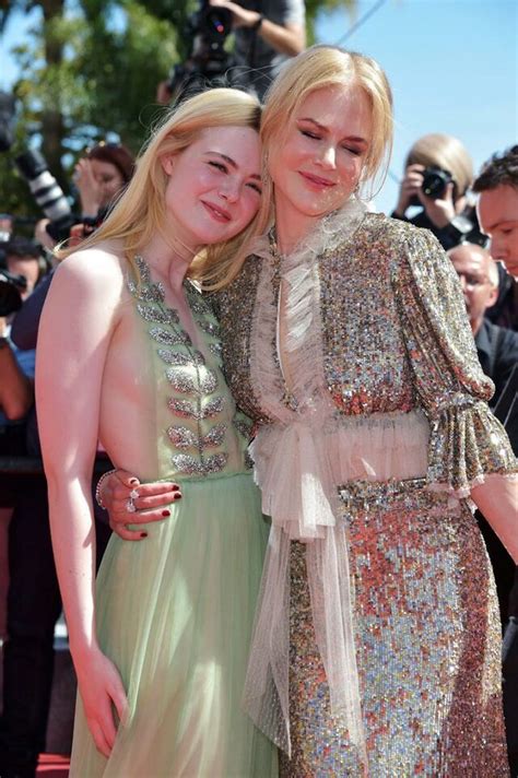 Elle Fanning Sexy Sideboob Flash In Cannes Scandal Planet Babe Stare