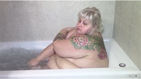 Ssbbw Ivy And Friends Ivy Davenport Stuck In The Tub Mov