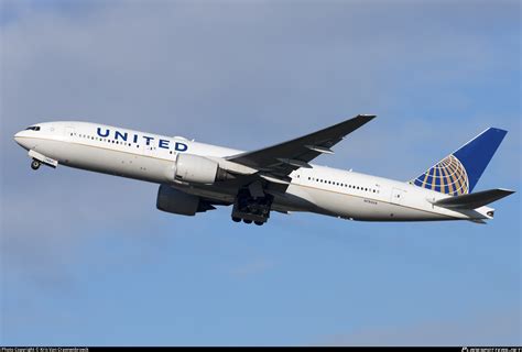 N784ua United Airlines Boeing 777 222er Photo By Kris Van