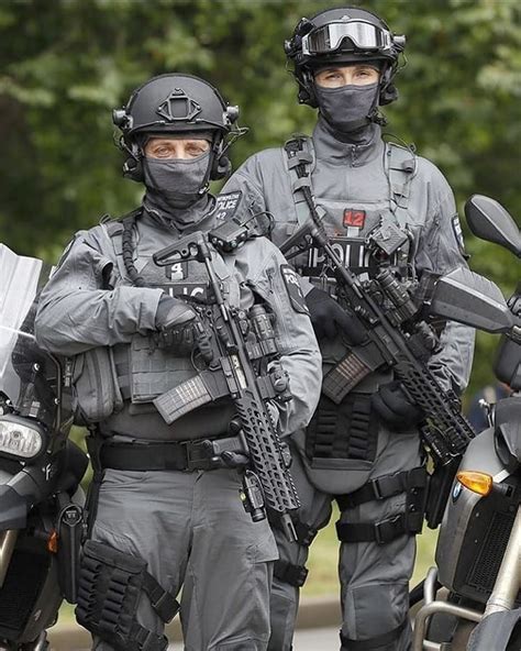 Pin By Frank On British Police Tactical Teams In 2021 Military