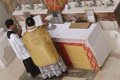 Ceremonia Y Rúbrica De La Iglesia Española Tonsura Orden