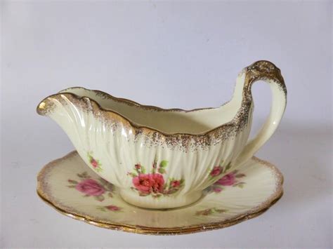 Crown Ducal Ware Gravy Boat And Liner 1940s Pink Roses Gravy Etsy Gravy Boat Tea Cups Vintage
