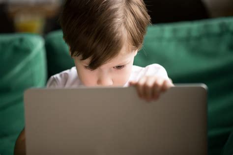 Cyberprzemoc Co To Jest Jak Chronić Dziecko Hellomama