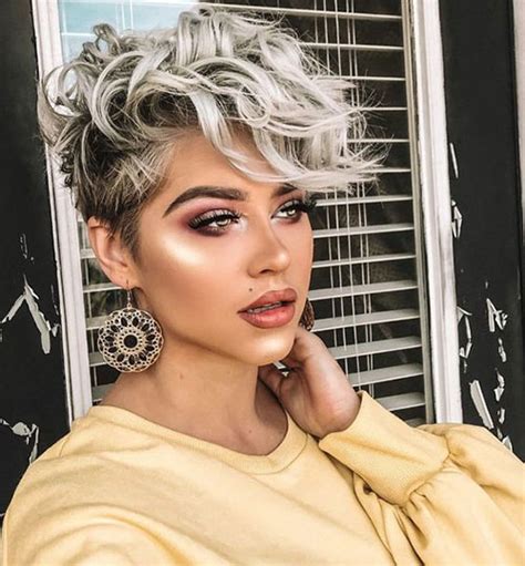 50 Latest Short Haircuts For Women 2019