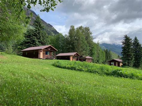 Cabins Mount Robson Lodge And Campground