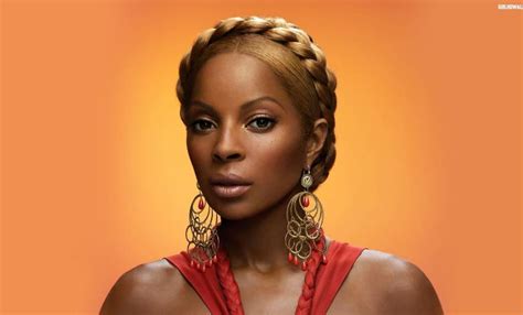 Mary J Blige Height Weight Measurements Bra Size Shoe Size