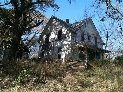 Farm House Iowa Still Standing After 100 Years Creepy Old Houses Old