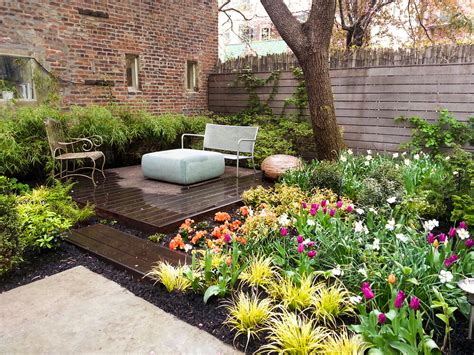 See how an enclosed backyard in d.c. Brooklyn Garden: From Weeds to Wonderful With Groundworks ...