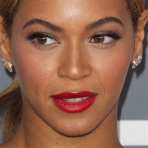 Beyoncé Makeup Taupe Eyeshadow And Red Lipstick Steal Her Style