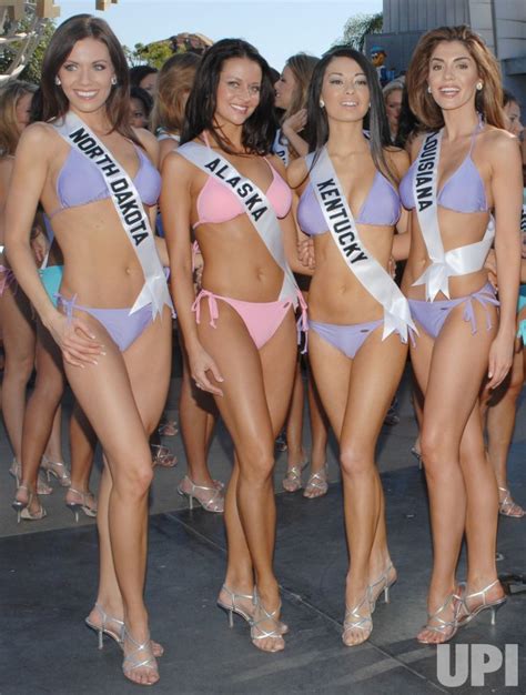 Photo Miss Usa Contestants Pose For Swimsuit Poster Lap Erofound