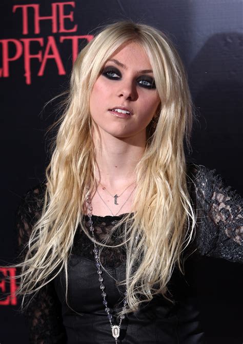 Taylor Momsen Photo 37 Of 348 Pics Wallpaper Photo 200023 Theplace2