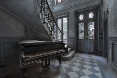 Stunning Abandoned Homes Are Surprisingly Full Of Life Lugares