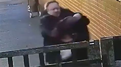 Police Hunt Man Who Punched Pregnant Woman In London Alleyway The Mail