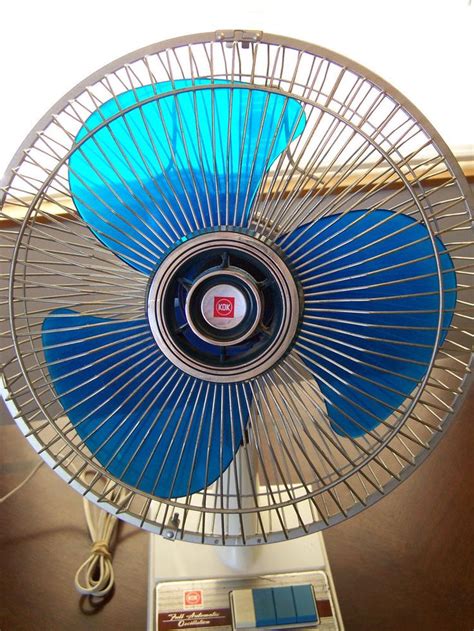 Vintage Patton Oscillating Fan Blue Blade Kdk 12 Inches Desk Table