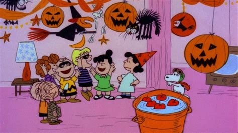 Heres How To Watch Its The Great Pumpkin Charlie Brown For Halloween 2020hellogiggles