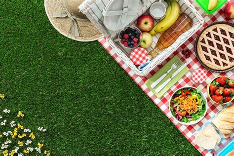 9 Picnic Baskets Filled With Everything You Need For Dining Al Fresco