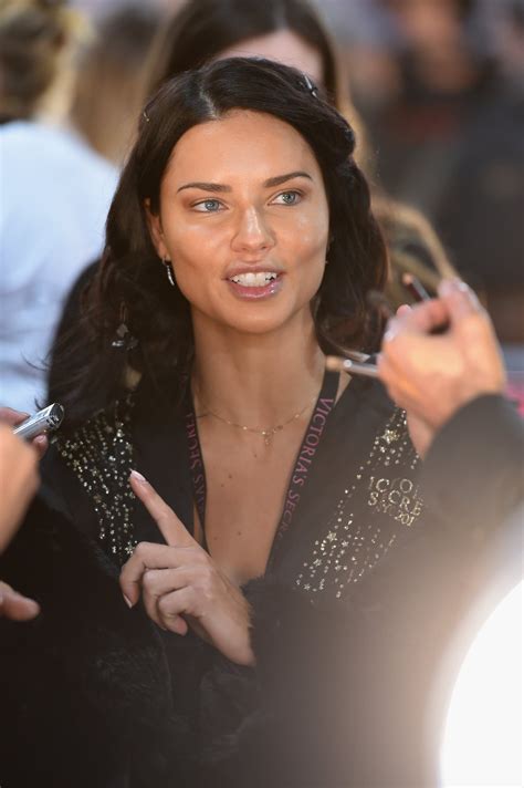 Adriana Lima Just Walked Her Last Victorias Secret Show — Were Not Crying Youre Crying