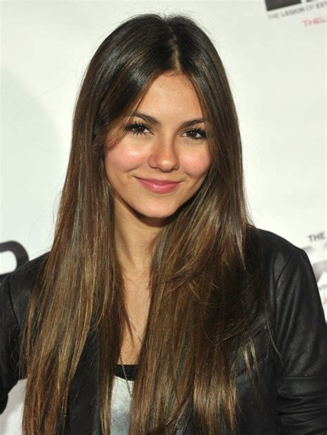 victoria justice s makeup artist spills her must have products and secrets to flawless skin