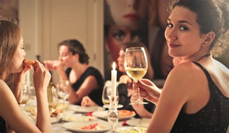 Mangiare Con Gli Amici Fa Bene Lo Dice La Scienza Donna Moderna